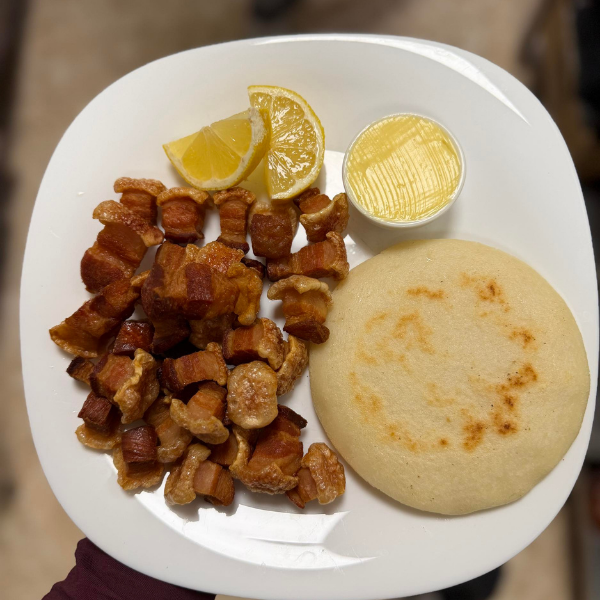 Arepa con chicharrón de Margarita Gourmet en Castellón